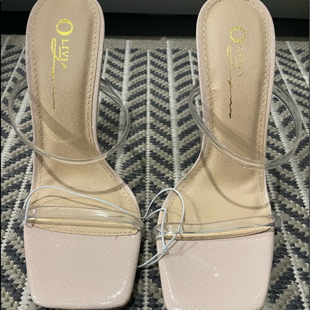 5.5 Nude/Clear Heels from forever 21. Never worn, brand new.